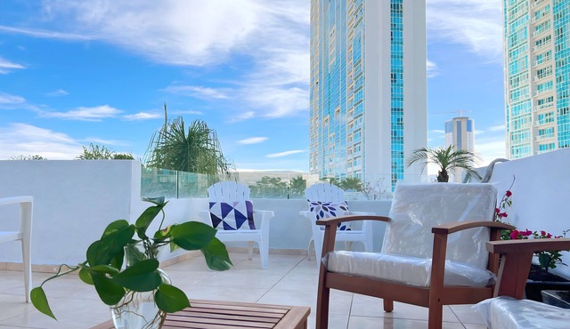 5★ Beautiful house, for long stays, AC, King bed, roof garden, Wi-Fi