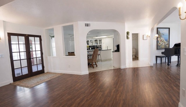 5-bedroom castle in fabulous Cherry Valley