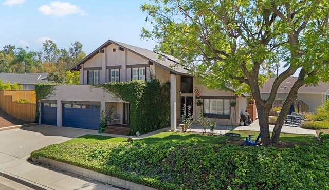 5-Bedroom Farmhouse near Country Club