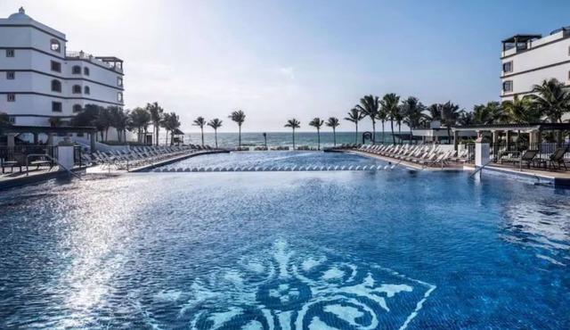 5 star Grand Residences Resort, Cancun, One Bedroom Suite, Ocean view