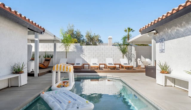 5bd Desert Oasis Sleeps 13. Cold Plunge, Heated Pool, Jacuzzi, Games, +Amenites