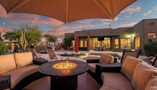 5BR, Pool, Patio, Outdoor TV & In-Pool Hoops