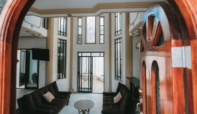6BR Lomas Home with Private Pool