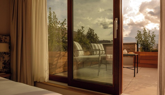 9Hotel Chelton