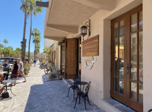 A breathtaking custom home with a private pool 5 1/2 ft deep and Ocean View