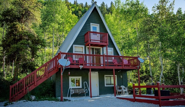 A-Frame Cabin: 3 Bed, 2 Bath - 10 Minutes away from Monarch, CO