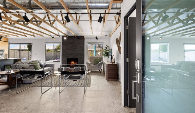 A+ Location! Fun group poolside getaway
