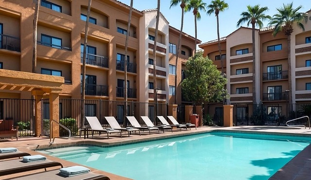 A Place You'll Surely Enjoy! w/Outdoor Pool, Near Wrigley Mansion