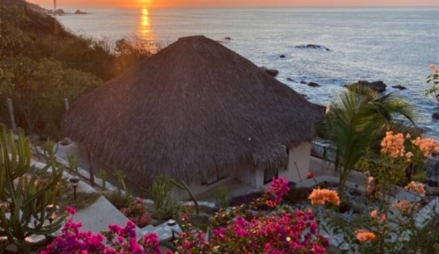 A quiet place away from society.W/virgin beaches just a few steps away from you
