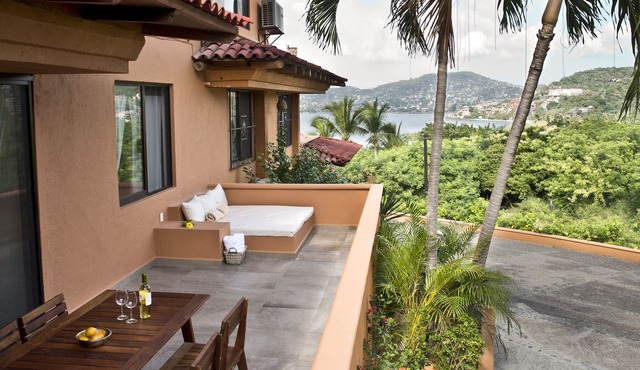 A Relaxing and Romantic Condo With Dreamy Ocean Views 2BR