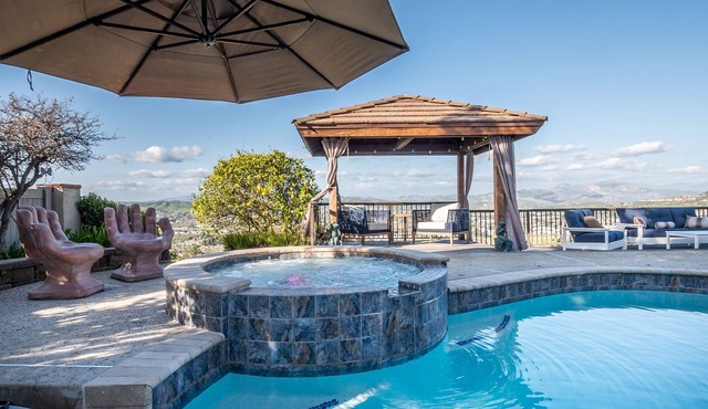 A Walk in the Clouds: Stunning Views, Game Room, Pool & Hot Tub!
