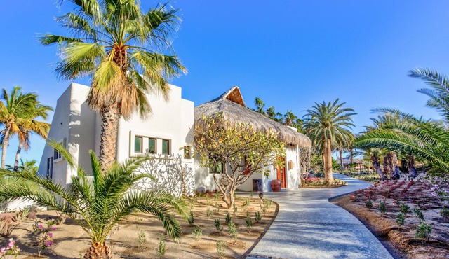 Abuelo: Premium Oceanfront 2-bed, 2-bath villa with private