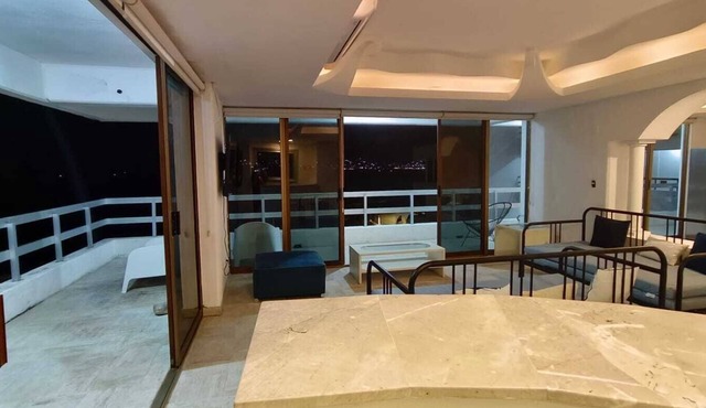 Acapulco: Amazing Apartment in a Prime Location!