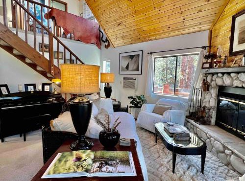 ADELAIDE HILL IN PINE MOUNTAIN CLUB BREATHTAKING VIEWS 3Bd 3Bth SPA TUB
