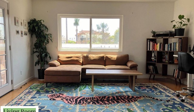 ADU with Private Treehouse Vibe! 2br, 1 bath top level of 2-floor ADU.