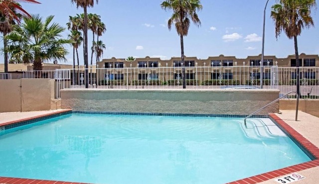Affordable Unit Near Quinta Mazatlan - Pet Friendly With Free Parking