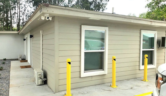 Airport Bunker #1 - Wonderfully Cozy 2BD/1BA