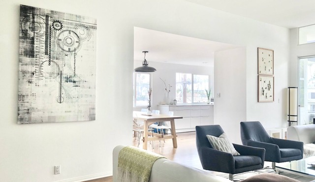 Airy Spacious Bright Top Floor Views. Walk2 Eats Beach Downtown Medical+Hospital