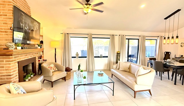 Ajijic 2 Bedroom Unit-Huge Patio-Bikes-Gym-Pickleball Court-Golf Cart-Scooters