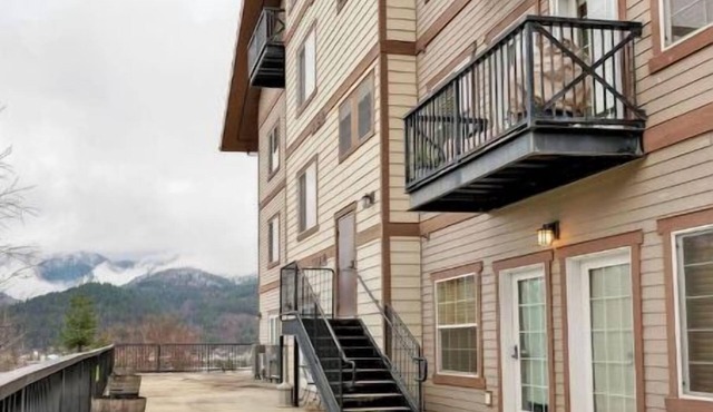 Alpine Village Suite w/Garage and Sauna