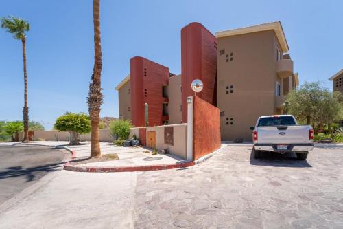 Amazing 1 Bed & 1 Bath Condo with Ocean, Mountain and Golf course View