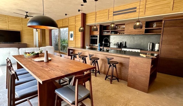 Amazing, 3br contemporary Acre Resort Hacienda with private pool and hot tub.