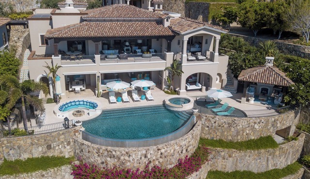 Amazing 6 Bedroom Property in Villas del Mar