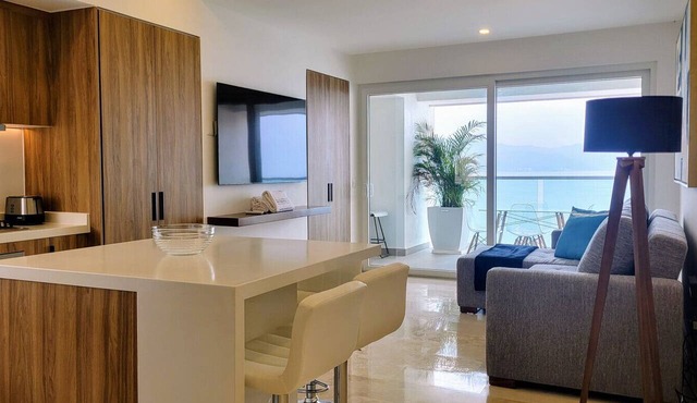 Amazing Beachfront 1BR/2Bath Breakfast