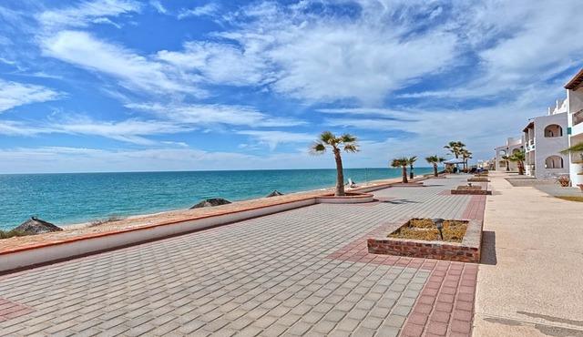 Amazing Beachfront! Villa 19