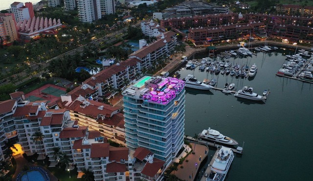 Amazing Loft in the Marina