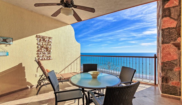 Amazing Luxury 1 Bedroom Condo with Penthouse Views! Beachfront.