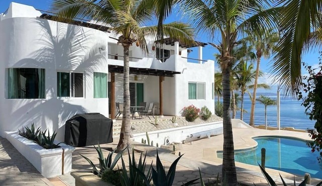 Amazing Villa with 4BR/4BA W/Beach & Pool
