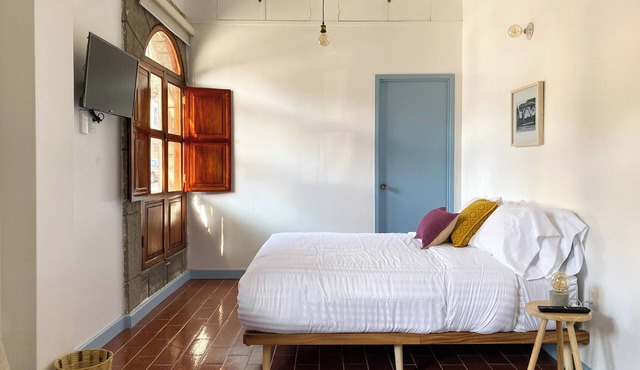 AMPARO · Spacious Home with Double Parking