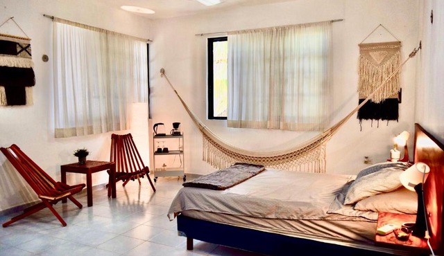 Amplia Habitación Independiente a 1 minuto de la Playa