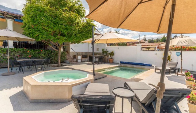 ANANA Casa de los Sueños - Villa with Thermal Water and Views