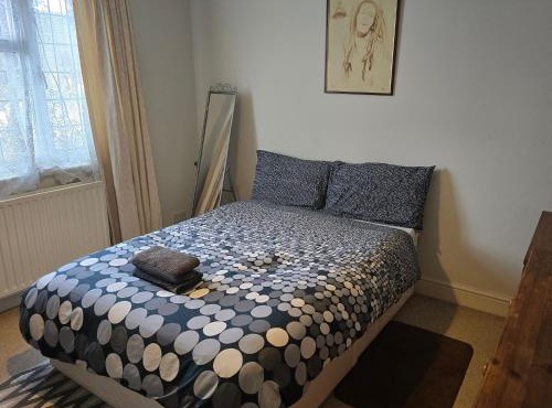 Antonio's large double bedroom