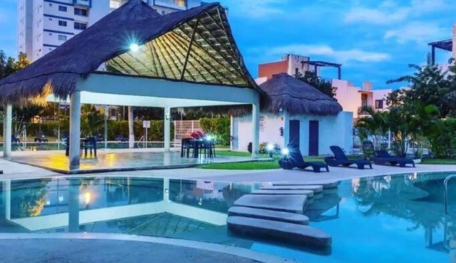 Apartamento exclusivo piscina, jaccuzi, céntrico.