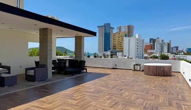 Apartment Steps from the Beach and Golden Zone