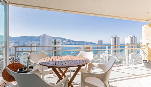 Apartment with Excellent Ocean View and Location!!!