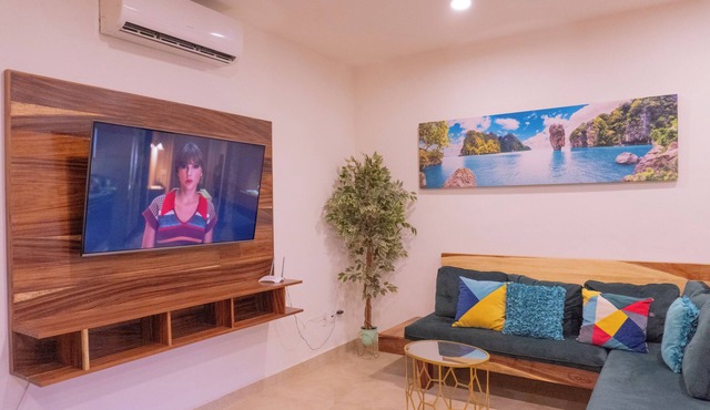 Aqua&Terra Suite. Centrally located and 15 minutes from the beach.