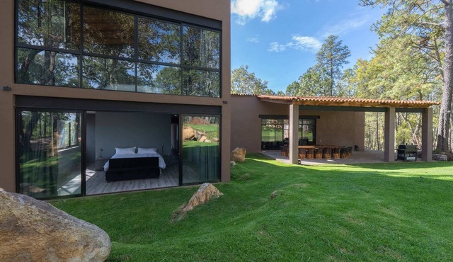 Atemajac Getaway, Big House & Garden