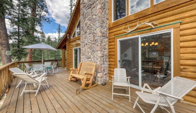 Atmospheric mountain cabin with balcony & firepit - three miles from Purgatory