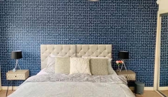 Atom Large 4/5 Bed House, Balcony, Sleeps 13, Free Parking, East London