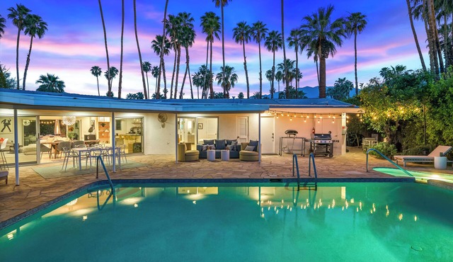 August House - Bold Design, Poolside Fun, Spa, Fire Pit & Views