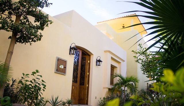 AV027- Lovely 3 brd, only steps from the beach with great view to mountains