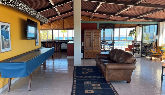 Awesome Top Floor Apartment 320° view of Sea & Mountains