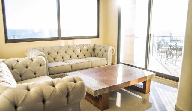 B1. Oceanview + 3 Bedroom + Social area w/jacuzzi + Private Beach + 6 people