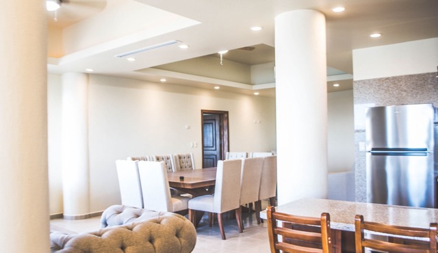 B2. Oceanview + 2 Bedroom + Social area w/jacuzzi + Private Beach + 4 people