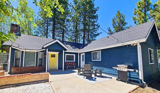 Badger Den - Located in the heart of the village