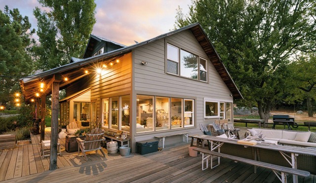 Bailey Creek Ranch - Stunning Grounds, Hot Tub, and Views!